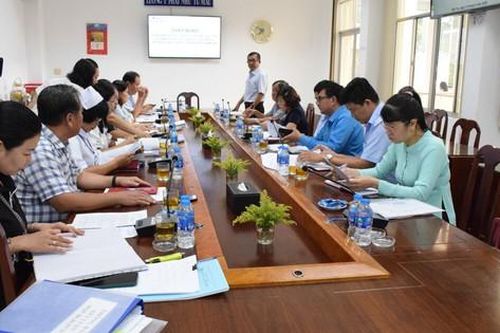 Thực hiện dân chủ trong cơ quan, đơn vị theo quy định nào?