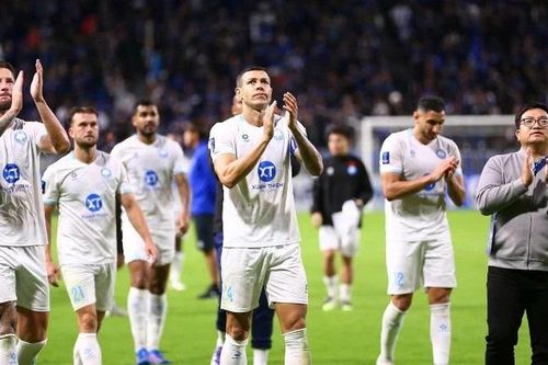 Nam Định FC ghi dấu ấn với khán giả, dù không giành chiến thắng trước Gamba Osaka