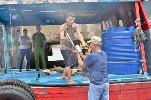 Quảng Ninh: Khởi tố vụ án 13 tàu cá tháo thiết bị giám sát hành trình để khai thác trái phép trong vùng cấm