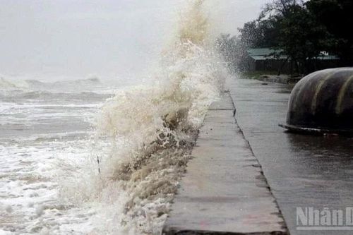 Chủ động ứng phó với áp thấp nhiệt đới gần Biển Đông