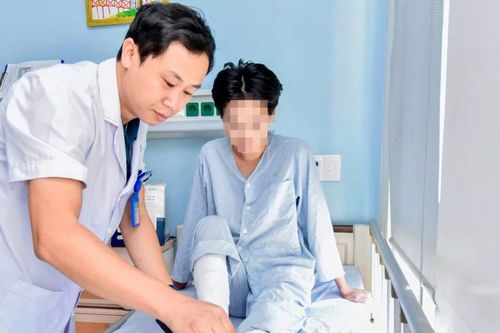 Hồi sinh đôi chân cho bệnh nhân bị khuyết xương nặng ở cẳng chân