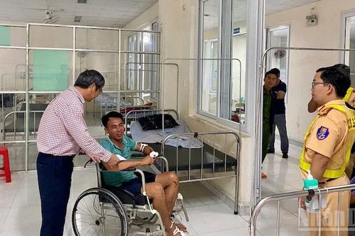 Quảng Ngãi: Thăm hỏi các nạn nhân tai nạn giao thông trên đèo Ngọc Vin