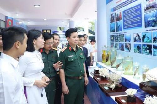 Phát triển bền vững kinh tế biển gắn với bảo vệ chủ quyền và môi trường