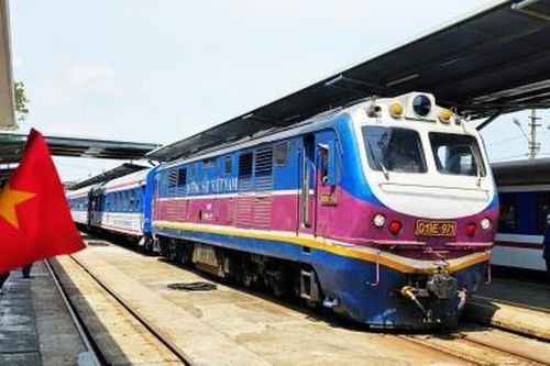Tạm dừng chạy tàu lửa tuyến Đà Nẵng - Huế và ngược lại trong 2 ngày 23 và 24-10