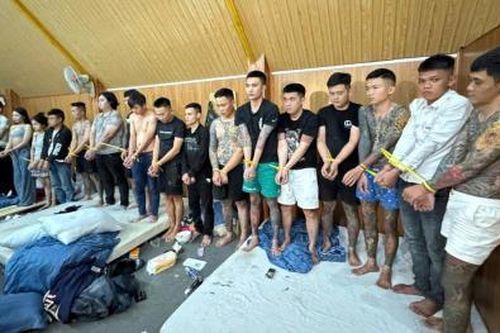 'Con nghiện' mở tiệc ma túy