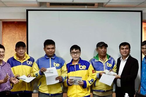 Trao quỹ vay vốn hỗ trợ tài xế công nghệ vượt qua khó khăn