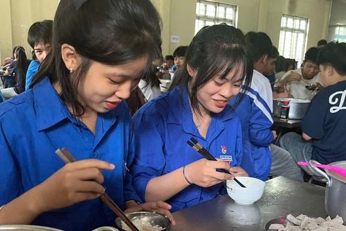 Tủa Chùa chung sức nâng cao dân trí vùng cao