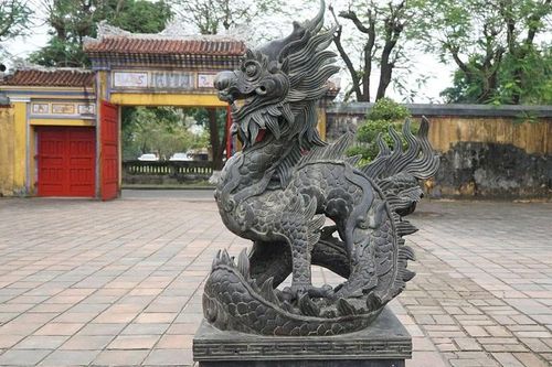 Tiếp tục lựa chọn hiện vật đề nghị công nhận bảo vật quốc gia năm 2025