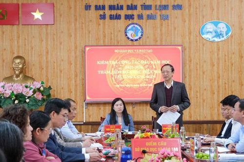 Thứ trưởng Phạm Ngọc Thưởng kiểm tra công tác đầu năm học tại Lạng Sơn