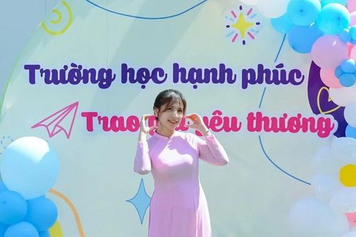 Cô giáo giỏi công nghệ làm sách điện tử giáo dục nếp sống văn minh