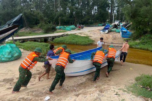 Hơn 1.300 cán bộ, chiến sĩ BĐBP thường trực sẵn sàng giúp dân ứng phó với bão số 12