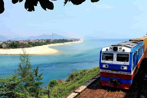 Tạm ngừng chạy hai tàu di sản nối Huế với Đà Nẵng do bão số 12