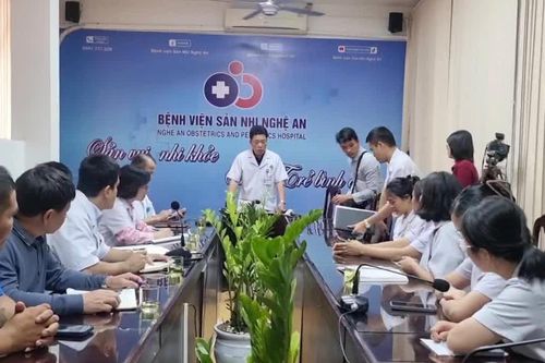 Điều tra vụ người đàn ông hành hung nhân viên y tế và nhiều người ở Nghệ An