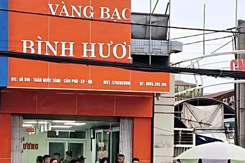 Vờ mua hàng rồi giật 3 chỉ vàng bỏ chạy