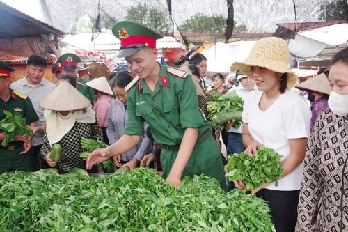 'Chợ yêu thương' đậm nghĩa tình sau lũ ở Bắc Ninh