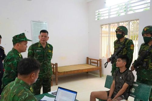 Phát hiện đối tượng mang súng AK làm thủ tục xuất cảnh sang Campuchia