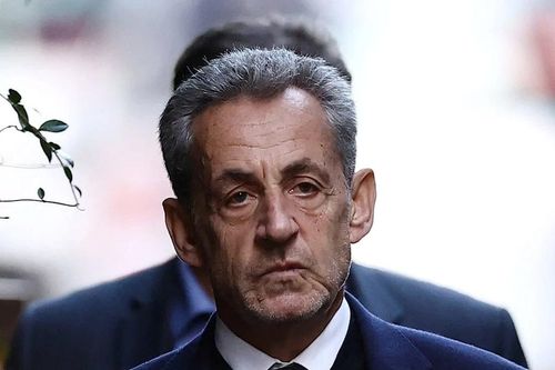 Cựu Tổng thống Pháp Nicolas Sarkozy bị bạn tù đe dọa