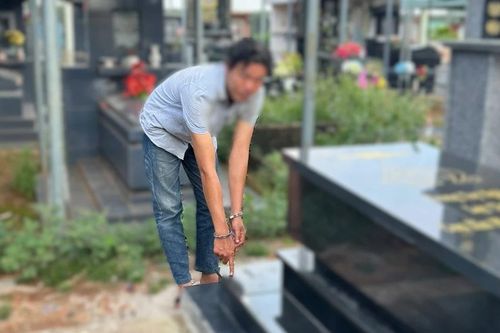 Bắt tạm giam đối tượng đập phá mồ mả của người khác