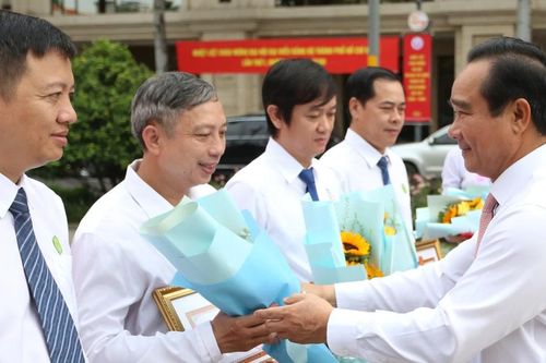 TPHCM tuyên dương hàng trăm tấm gương điển hình 'Dân vận khéo'