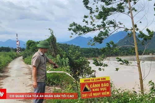Sạt lở nghiêm trọng dọc bờ sông Chu qua xã Lam Sơn