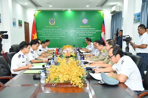 Vùng Cảnh sát biển 4 trao đổi kinh nghiệm với Sở Chỉ huy tiền phương Campuchia