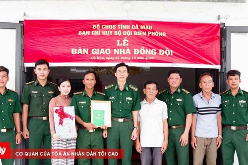 Nhiều quân nhân được nhận 'Nhà đồng đội'