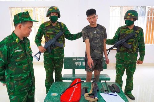 Mang súng AK và 6 viên đạn đi xuất cảnh, Nguyễn Hoàng Hưng bị bắt tại cửa khẩu