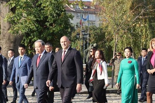 Tổng thống Bulgaria và Phu nhân chủ trì lễ đón Tổng Bí thư Tô Lâm và Phu nhân