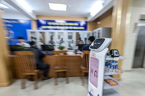 Khoảnh khắc robot AI phục vụ hành chính công thắng giải 'Công nghệ từ trái tim'