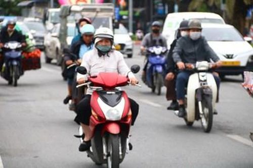 Không khí lạnh tràn về, người dân Thủ đô chính thức đón đợt rét đầu tiên