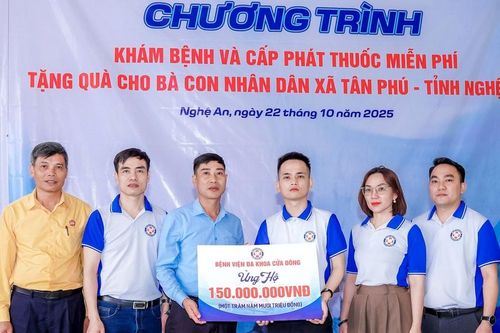Bệnh viện Đa khoa Cửa Đông hỗ trợ 180 triệu đồng, khám bệnh miễn phí và tặng quà cho người dân xã Tân Phú