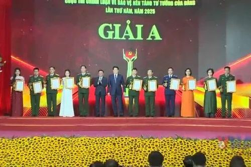 Chủ tịch nước dự lễ trao giải thi chính luận bảo vệ nền tảng tư tưởng của Đảng