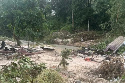 Tìm thấy cụ bà 79 tuổi bị nước cuốn trôi tử vong sau trận mưa lớn ở Bình Dương