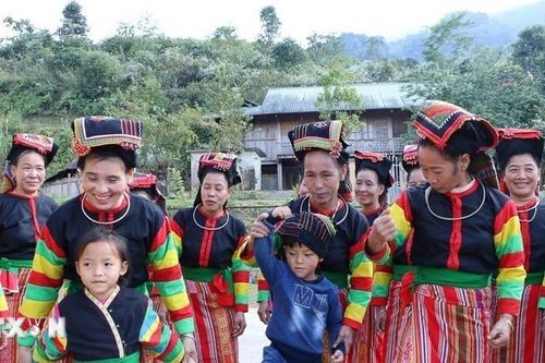 Phát triển kinh tế địa phương nhờ biến văn hóa dân tộc thành sản phẩm du lịch