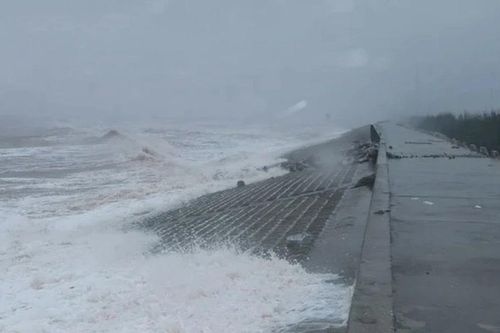 Dự báo ngày 24/10, áp thấp nhiệt đới suy yếu dần thành một vùng áp thấp