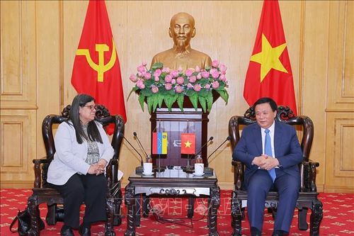 Thúc đẩy hợp tác đào tạo, bồi dưỡng cán bộ Việt Nam - Venezuela