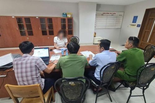 Xử phạt công ty để 6 cô gái mặc váy in hình logo liên quan đến các trang cờ bạc, cá độ