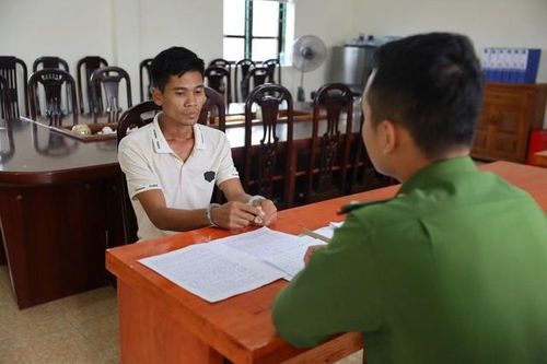 Bắt giữ đối tượng gọi điện thoại 'vay tiền' người khác