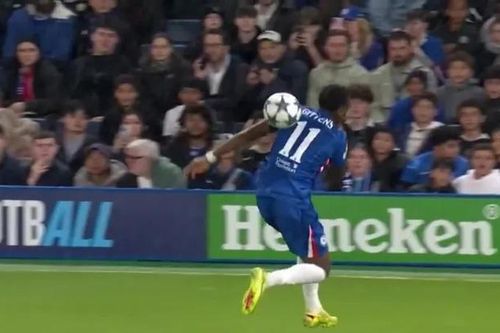 Sao trẻ Chelsea khiến CĐV 'phát sốt' với pha xử lý ngẫu hứng