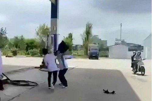 Liên tiếp các vụ học sinh đánh nhau: 'Đừng đổ hết lỗi cho thầy cô'