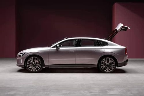 Xe sedan hạng sang dài 5 mét, công suất 333 mã lực, giá hơn 2,4 tỷ đồng