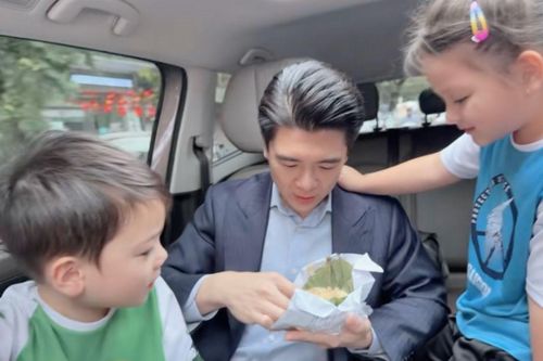 Con trai bầu Hiển gây sốt với khoảnh khắc đưa hai con đi học siêu đáng yêu