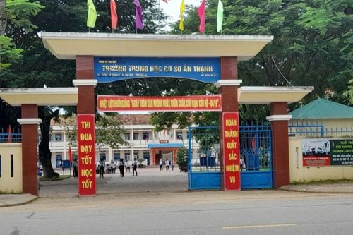 Phó hiệu trưởng cho học sinh dừng tiết học để quét rác giữa trời nắng, Hiệu trưởng nói gì?