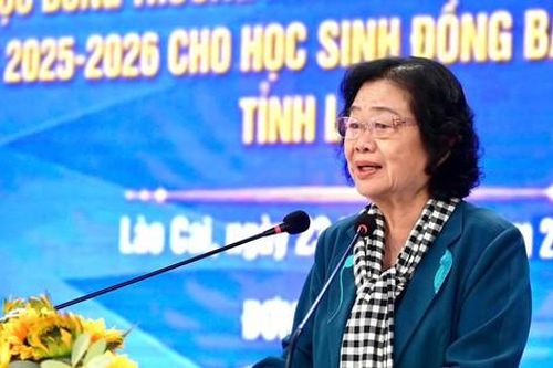 Trao hơn 100 suất học bổng Vừ A Dính cho học sinh dân tộc thiểu số ở Lào Cai