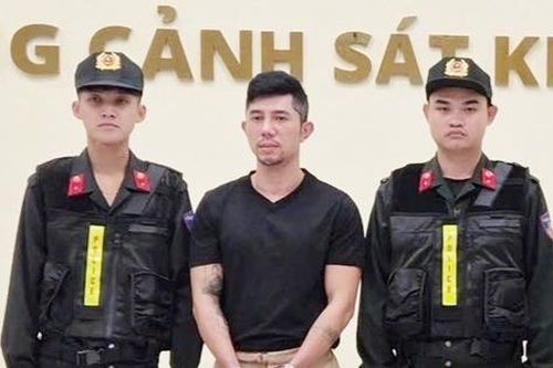Bắt tạm giam ca sĩ Lương Bằng Quang