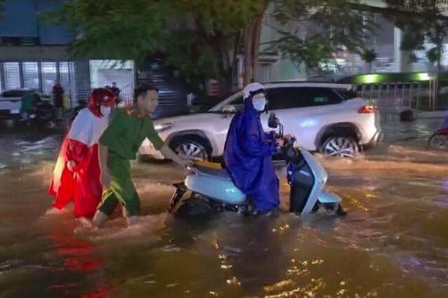 Đỉnh triều cường ở Cần Thơ lập kỷ lục lịch sử mới