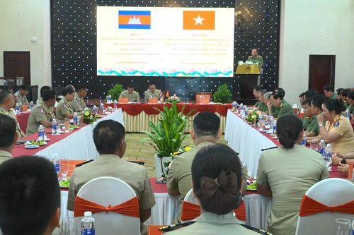 Công an Gia Lai và các tỉnh Ratanakiri, Stung Treng trao đổi tình hình an ninh trật tự vùng biên giới