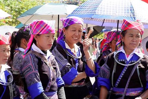 'Giữ hồn' sắc phục dân tộc Mông