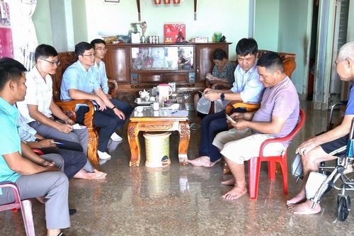 Khi chính quyền tìm đến dân