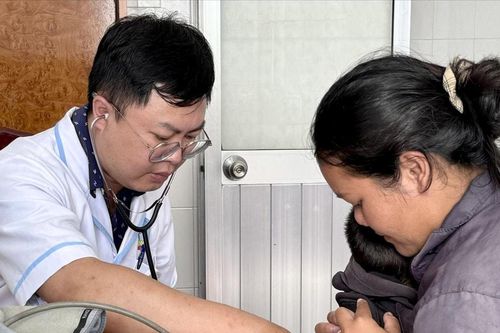 Khắc phục tình trạng thiếu hụt nhân lực y tế